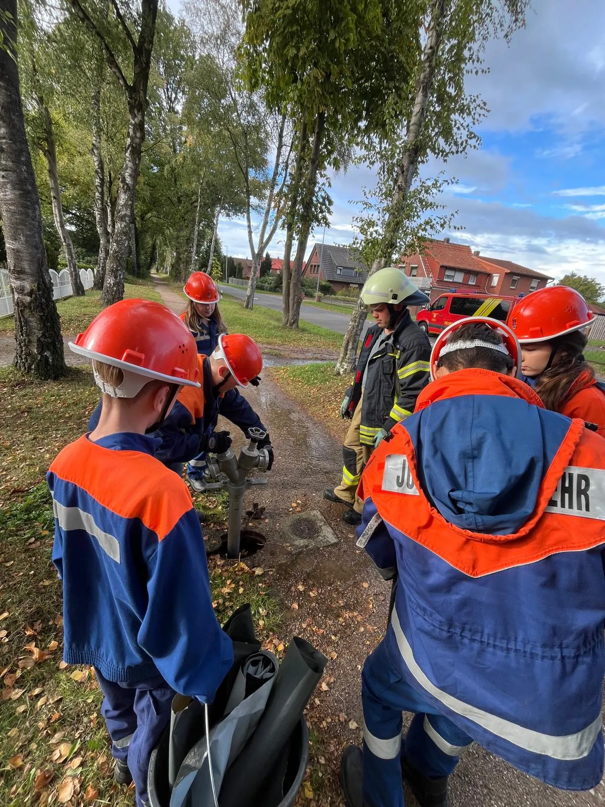 Jugendfeuerwehr beim Hydrantendienst